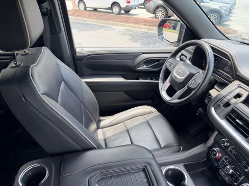 Used 2024 GMC Yukon XL SLT RWD image 13