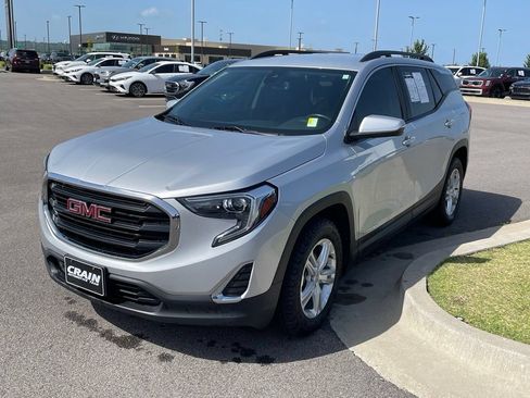 Used 2021 GMC Terrain SLE w/ Driver Convenience Package FWD image 3