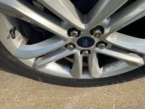 Used 2019 Ford Edge SEL w/ Equipment Group 201A AWD/4WD image 7