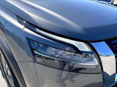 Used 2022 Nissan Pathfinder SV AWD/4WD image 31