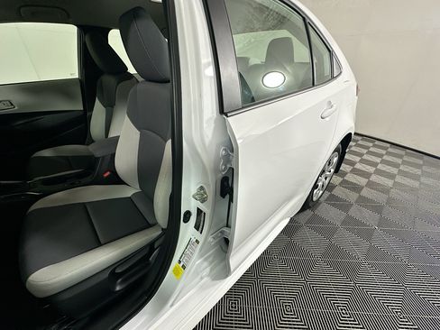 Used 2025 Toyota Corolla LE FWD image 12