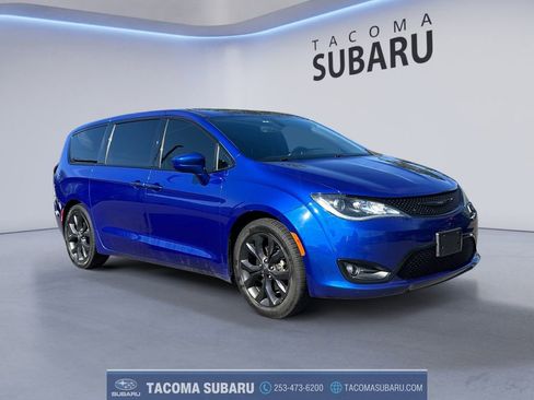 Used 2020 Chrysler Pacifica Touring w/ S Appearance Package FWD image 7