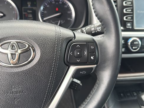 Used 2016 Toyota Highlander Limited Platinum AWD/4WD image 17