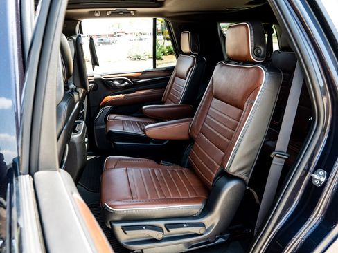 Used 2023 GMC Yukon Denali Ultimate AWD/4WD image 45