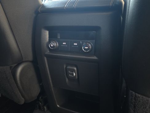 Used 2021 Chevrolet Traverse LT w/ LPO, Floor Liner Package image 38