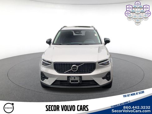 Used 2023 Volvo XC40 B5 Ultimate w/ Protection Package Premier AWD/4WD image 2