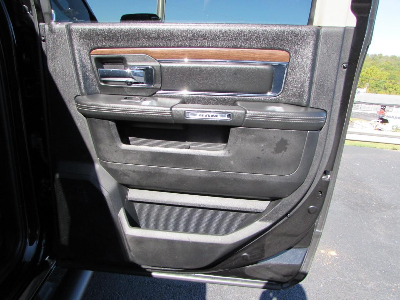 Used 2017 RAM 3500 Laramie w/ Sport Appearance Group AWD/4WD image 18