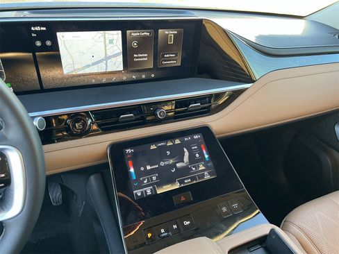 Used 2025 INFINITI QX80 Sensory image 9