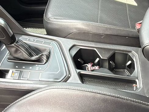 Used 2019 Volkswagen Tiguan SE FWD image 38