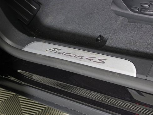 Certified 2025 Porsche Macan 4S Electric image 18