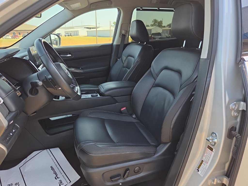 Used 2025 Nissan Pathfinder SL AWD/4WD image 12