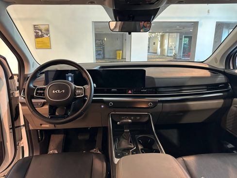Used 2026 Kia Carnival FWD image 36