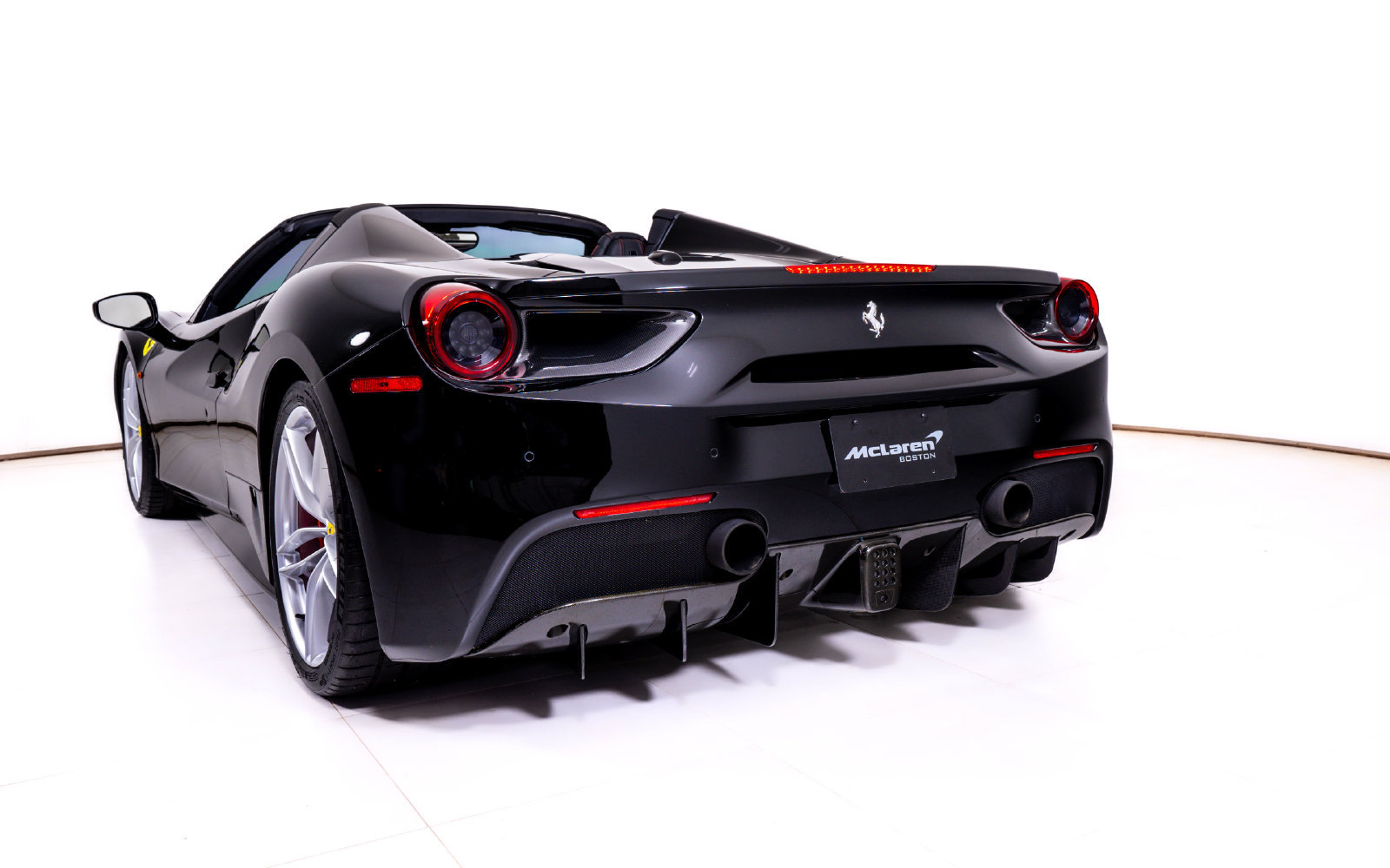Used 2018 Ferrari 488 Spider RWD image 12