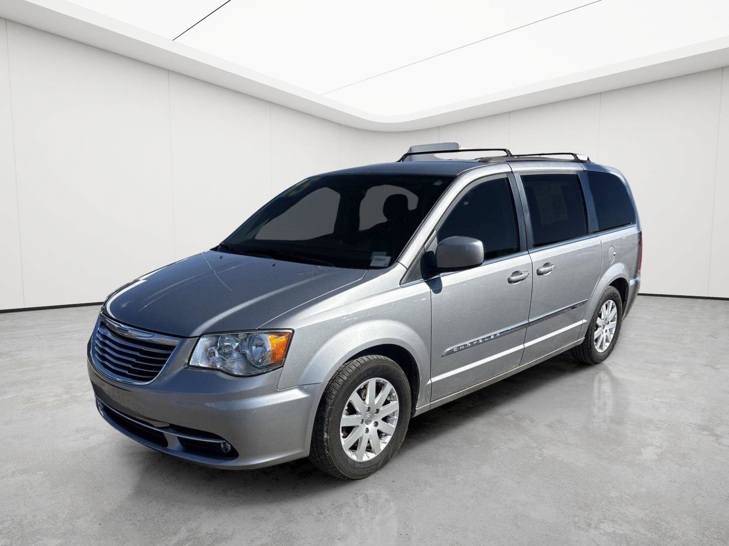 Used 2015 Chrysler Town & Country Touring FWD image 8