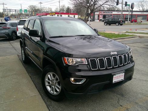 Used 2020 Jeep Grand Cherokee Laredo image 4