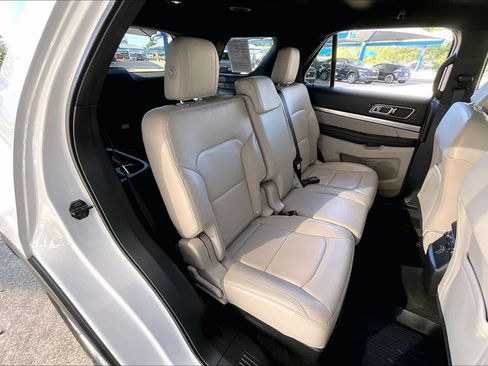Used 2018 Ford Explorer XLT w/ Equipment Group 202A AWD/4WD image 20