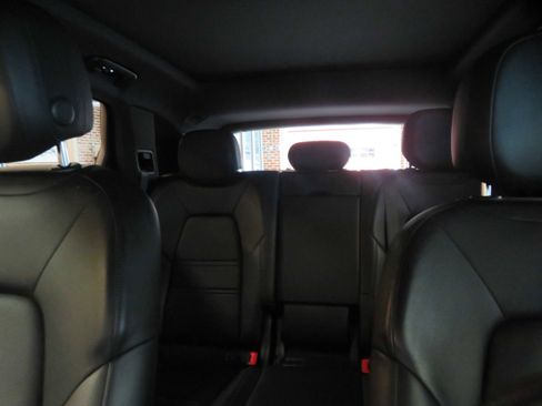 Used 2019 Porsche Cayenne image 40