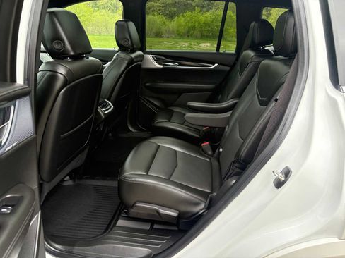 Used 2024 Cadillac XT6 Premium Luxury w/ Technology Package AWD/4WD image 7