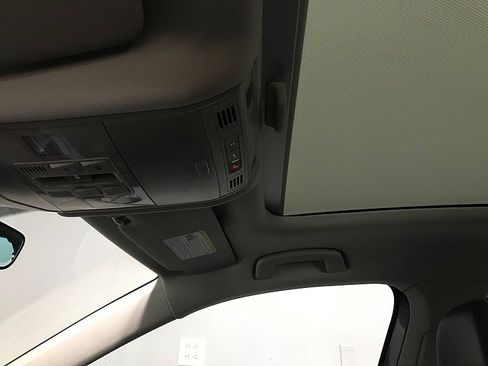 Used 2025 Volkswagen Jetta SE image 26