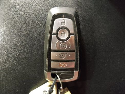 Used 2020 Ford Edge SEL w/ Convenience Package FWD image 32