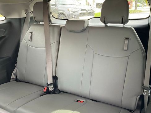 Used 2025 Toyota Sienna XLE FWD image 8