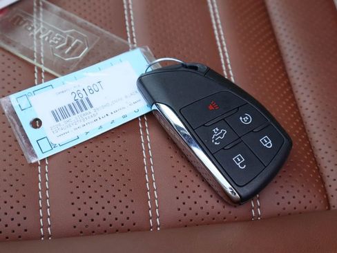 Used 2023 Porsche Cayenne GTS image 35