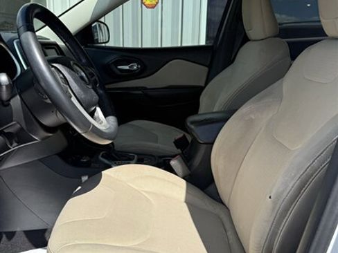 Used 2015 Jeep Cherokee Latitude w/ Comfort/Convenience Group image 11