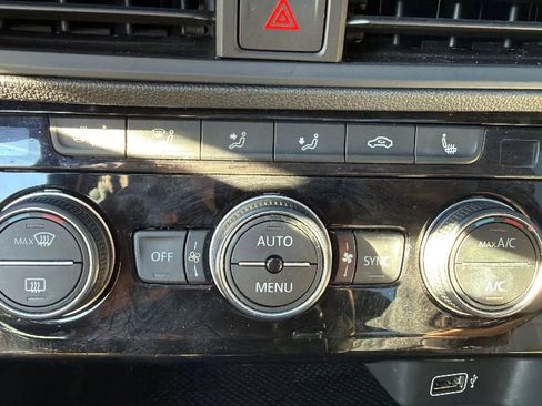 Used 2019 Volkswagen Jetta R-Line w/ R-Line Cold Weather Package image 20