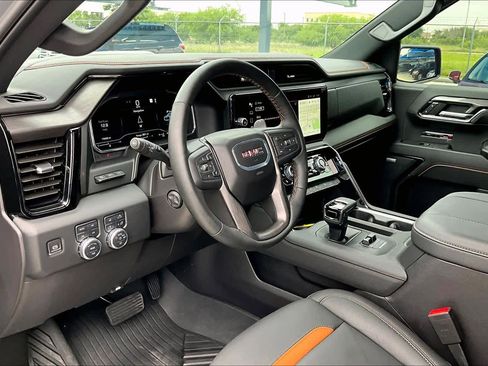 Used 2024 GMC Sierra 1500 AT4 w/ Technology Package AWD/4WD image 18
