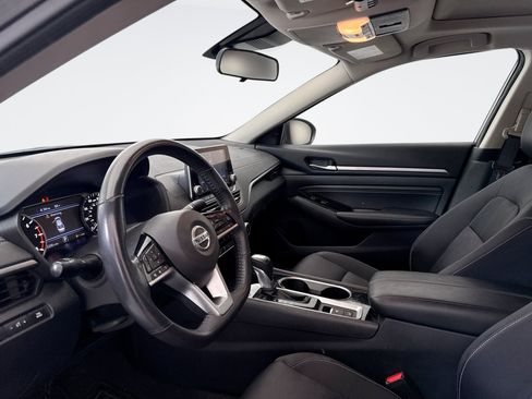Used 2022 Nissan Altima 2.5 SV w/ SV Premium Package FWD image 9