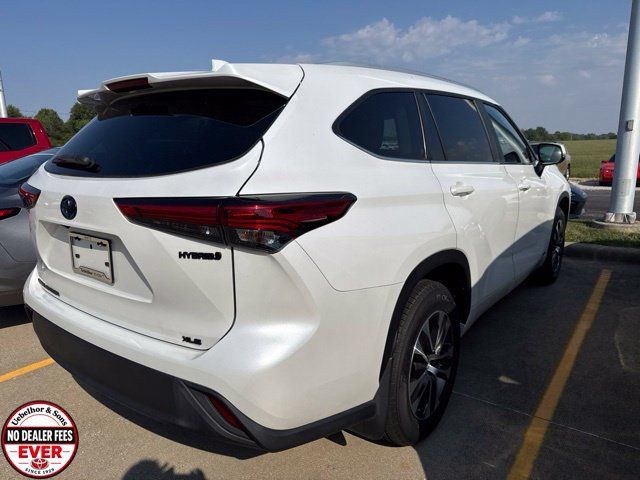 Used 2023 Toyota Highlander XLE AWD/4WD image 7