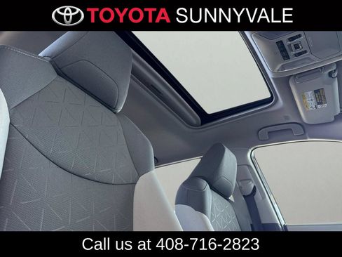 Used 2025 Toyota RAV4 XLE AWD/4WD image 21