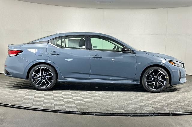 Certified 2025 Nissan Sentra SR FWD image 1