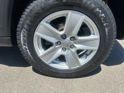Used 2022 Jeep Compass Latitude AWD/4WD image 30