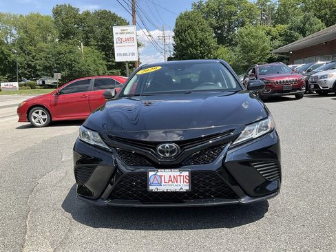 Used 2020 Toyota Camry SE FWD image 2