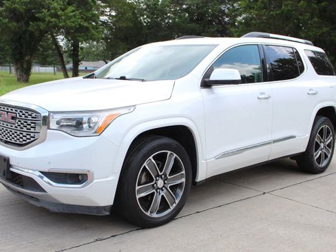 Used 2018 GMC Acadia Denali w/ Technology Package FWD image 1