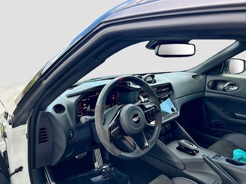 Certified 2025 Nissan Z NISMO w/ Floor Mat Package RWD image 5
