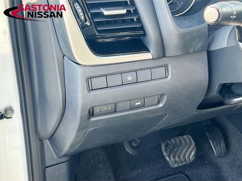 Used 2023 Nissan Rogue SL w/ SL Premium Package image 13