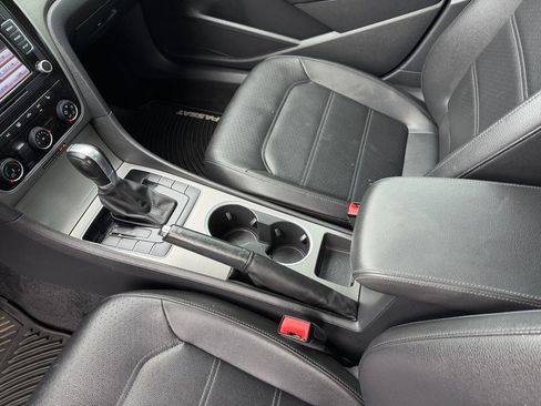 Used 2015 Volkswagen Passat TDI SE FWD image 19