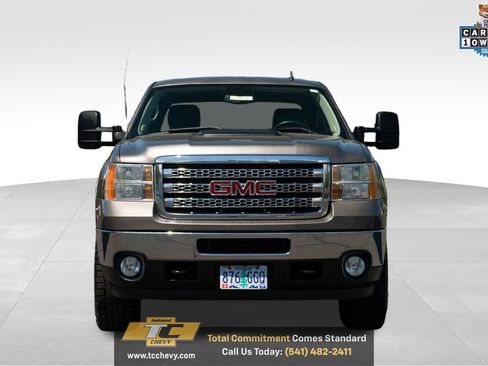 Used 2013 GMC Sierra 2500 SLT w/ Entertainment Package AWD/4WD image 2
