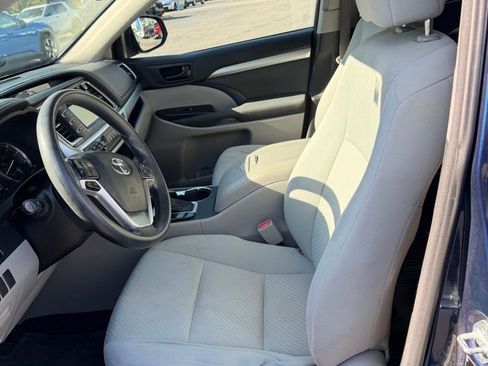 Used 2016 Toyota Highlander LE image 14
