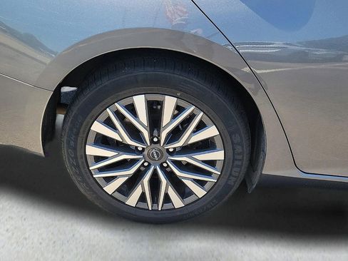 Used 2024 Nissan Altima 2.5 SV FWD image 7