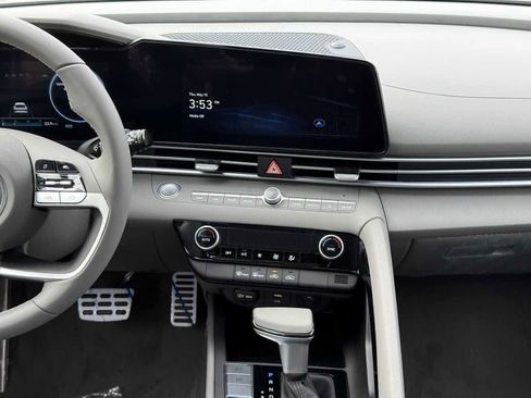 New 2025 Hyundai Elantra SEL image 13