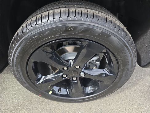 New 2025 Jeep Grand Cherokee Limited w/ Black Appearance Package image 34