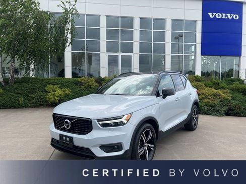 Certified 2022 Volvo XC40 T5 R-Design image 1