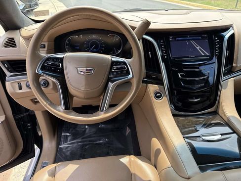 Used 2020 Cadillac Escalade Platinum AWD/4WD image 31