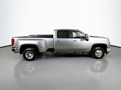 Used 2024 Chevrolet Silverado 3500 LT w/ Convenience Package image 9
