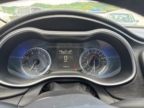 Used 2015 Chrysler 200 Limited w/ Convenience Group FWD image 19