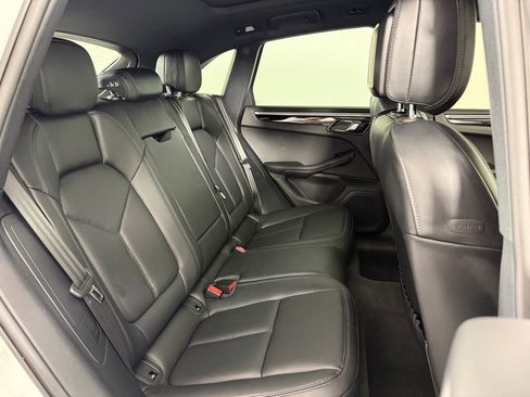 Certified 2024 Porsche Macan Base image 18