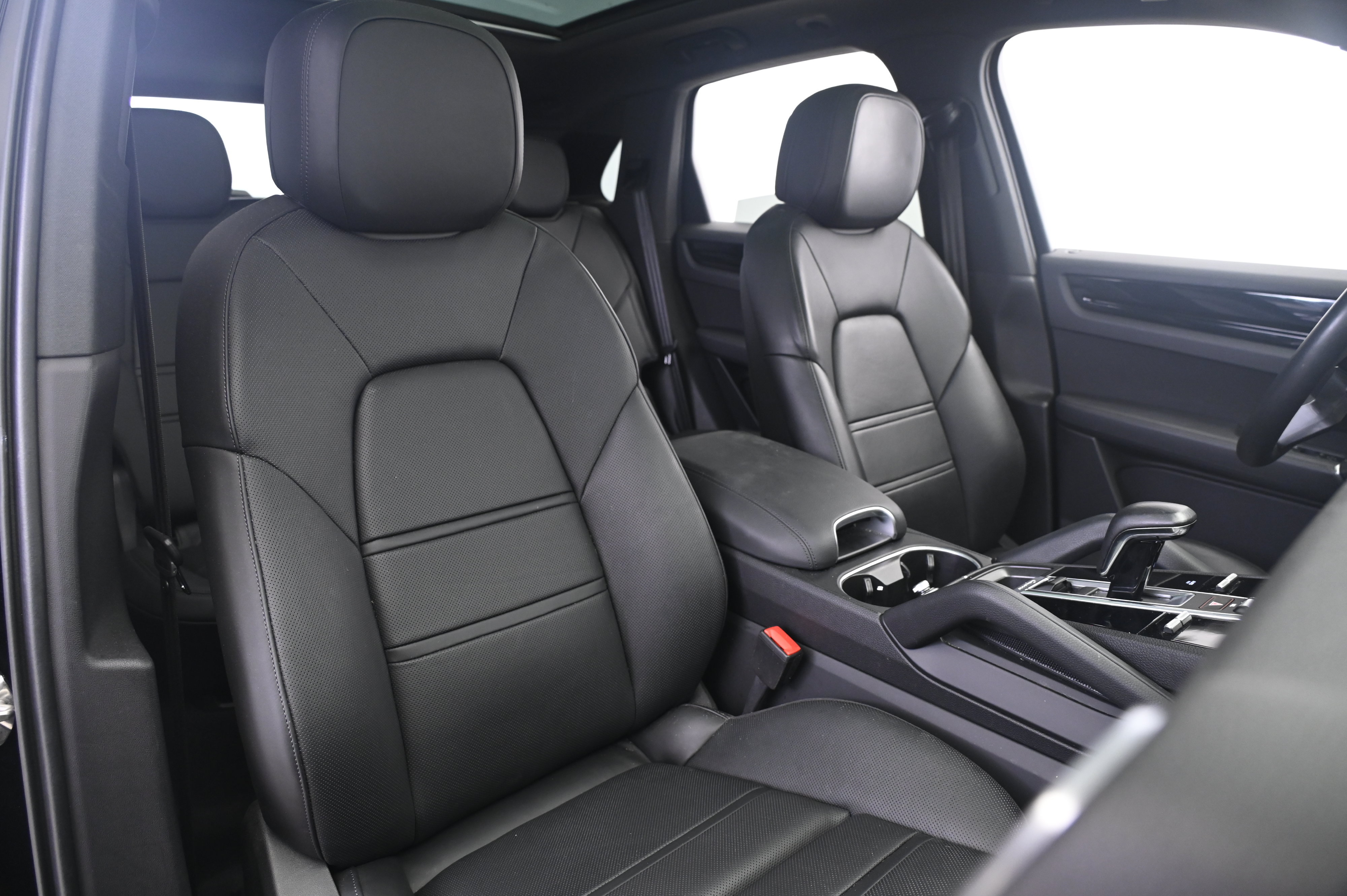 Certified 2023 Porsche Cayenne AWD/4WD image 24